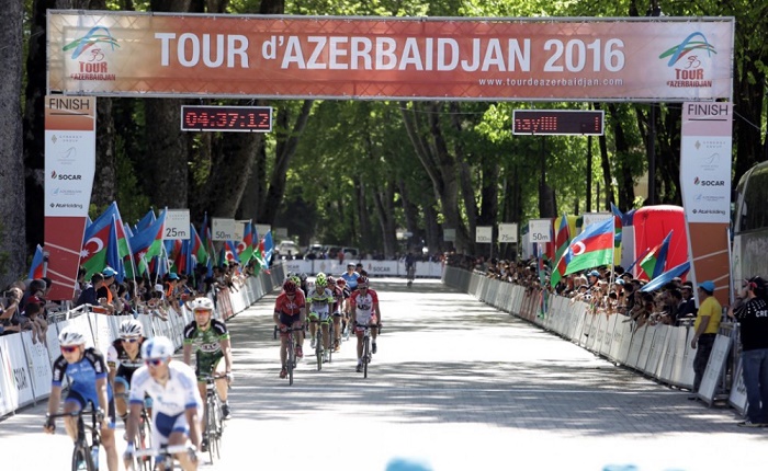 Aserbaidschanischer Radfahrer holt 2. Etappe der Tour d`Azerbaïdjan